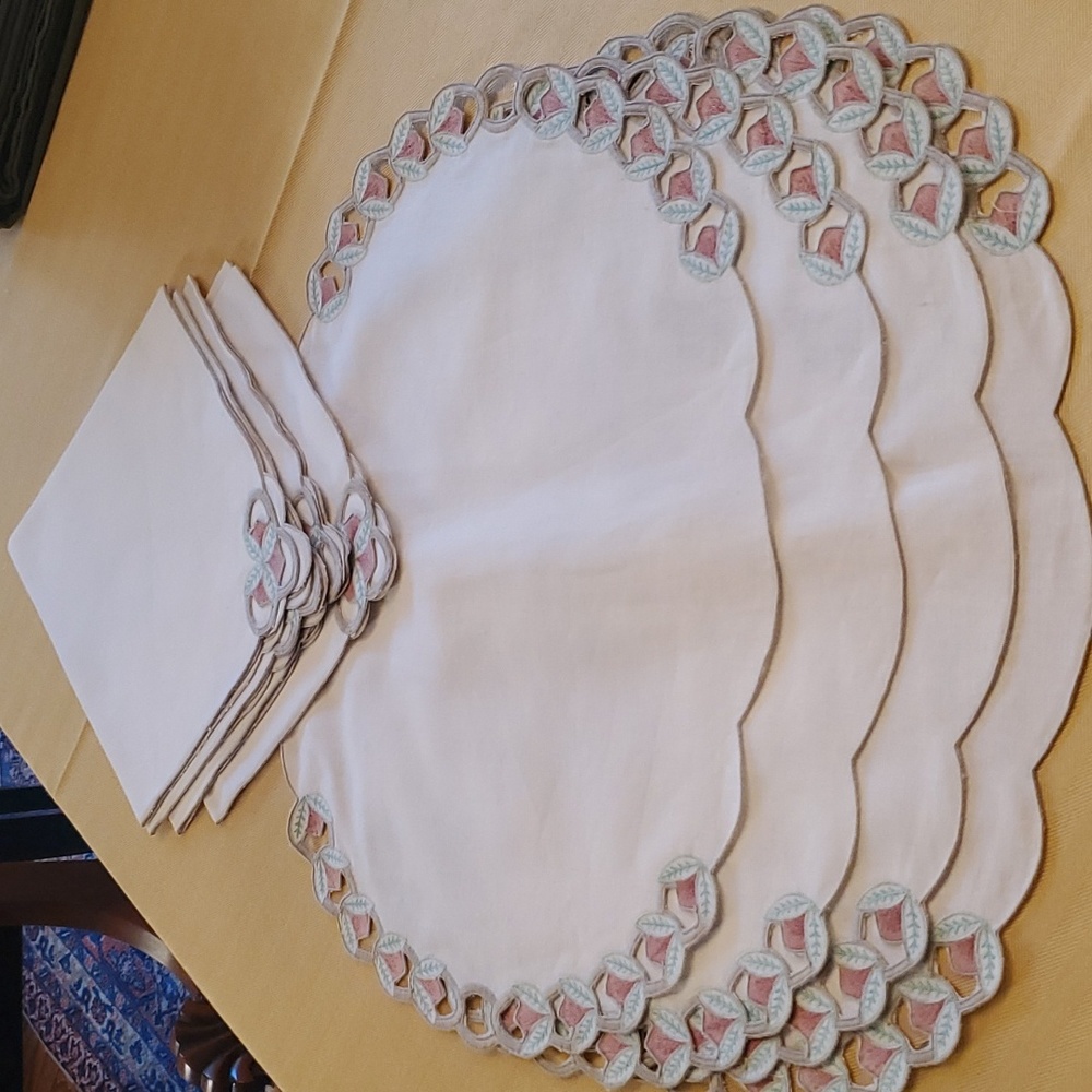 Vintage Linen Placemats & Napkins